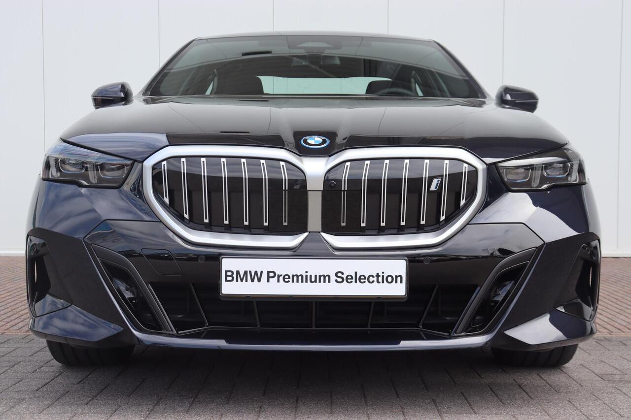 BMW i5 eDrive40 | M Sport Edition M Sportpakket/ Comfort Access/ Stoelverwarming/ Ambiance verlichting/ Innovation Pack/ Travel Pack / Ekris Selection