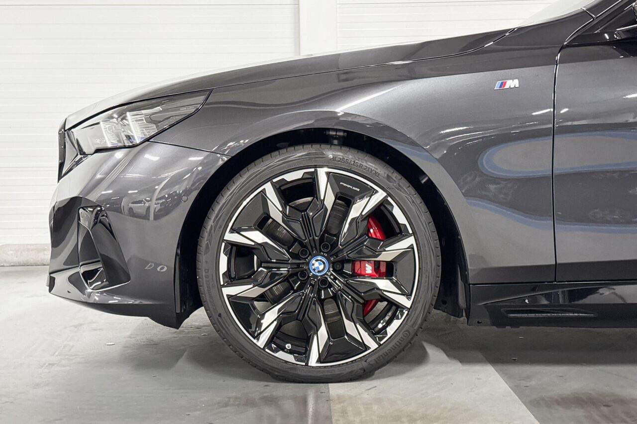 BMW i5 Sedan eDrive40 | M-Sport Pro | Travel Pack | Innovation Pack | Comfort Pack | Driving Assistant Plus | Bowers&Wilkins | Panoramadak | Comfort Access | Trekhaak