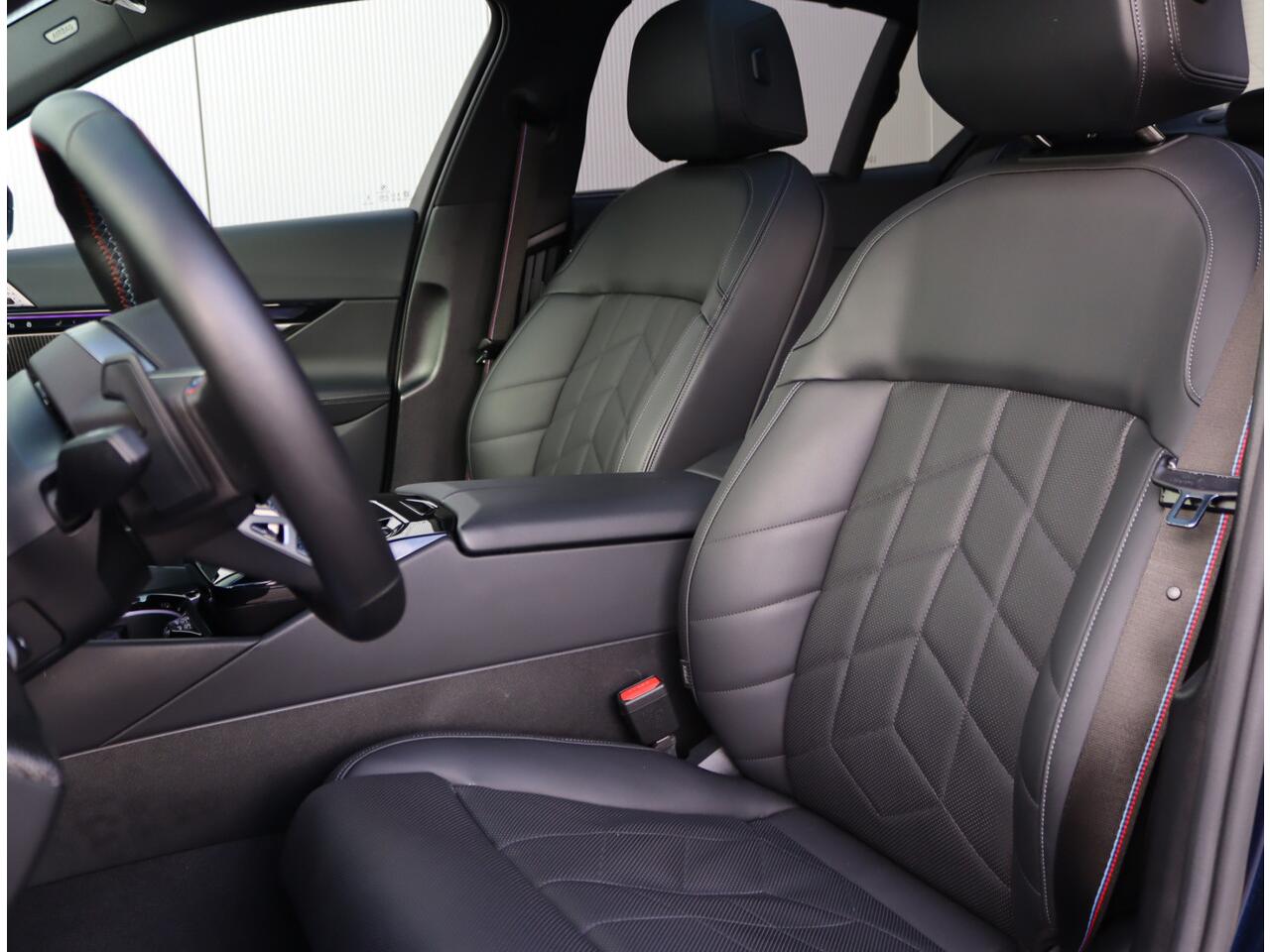 BMW i5 M60 xDrive 84 kWh | Pano | B&W | 94,9% SOH | Head-Up | NAP