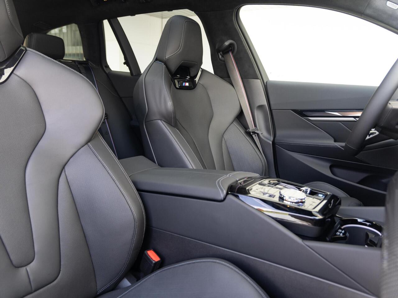 BMW i5 Touring eDrive40 | M Sportpakket Pro | Innovation Pack | Bowers & Wilkins | Verwarmd Stuurwiel | Comfort Access | Panoramadak | Stoelventilatie | Trekhaak