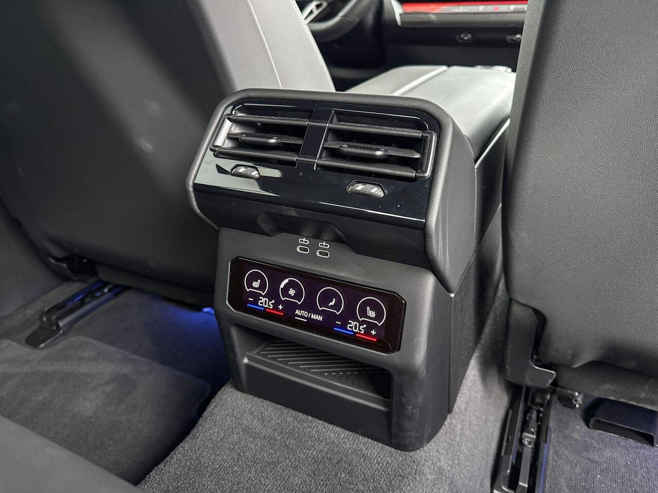 BMW i5 Sedan eDrive40 M Sport Edition / Stoelventilatie / Trekhaak Zwenkbaar / Elektrisch verstelbare stoelen / Stoelverwarming voor en achter / Comfort Acces / Harman Kardon / Selections