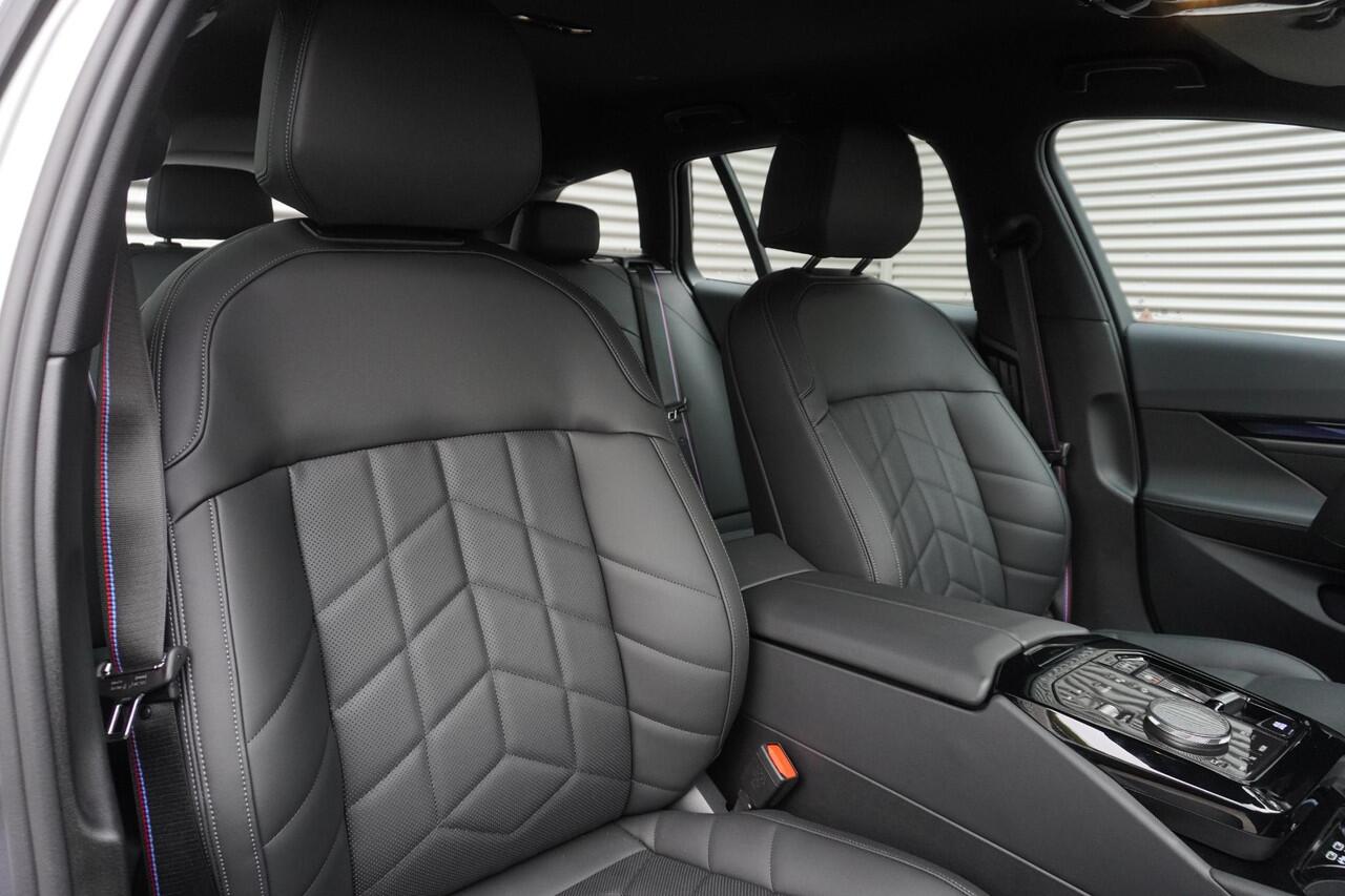 BMW i5 Touring eDrive40 M Sportpakket Pro | Comfort Pack | Trekhaak met elektrisch wegklapbare kogel | Adaptief onderstel professional | Driving Assistant Professional | Harman-Kardon sound system