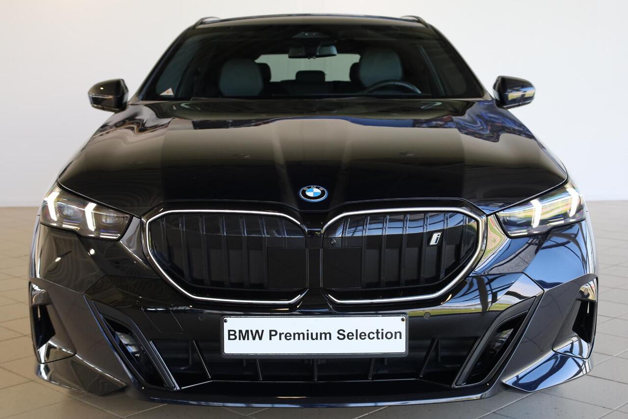 BMW i5 Touring eDrive40 | M Sportpakket Pro | Comfort Pack | Innovation Pack | Driving Assistant Plus | Comfortstoelen | Trekhaak