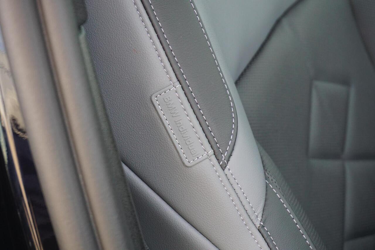 BMW i5 M60 M SportPro | Headup / Harman Kardon / Panoramadak / Stoelventilatie / Adaptief onderstel Professional