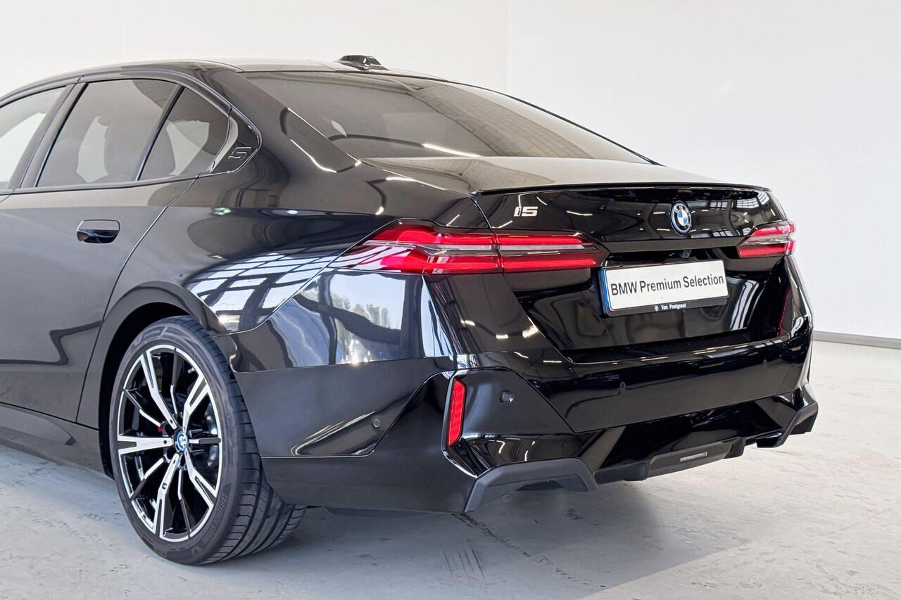 BMW i5 Sedan eDrive40 Innovation Pack M Sport Edition | Selections