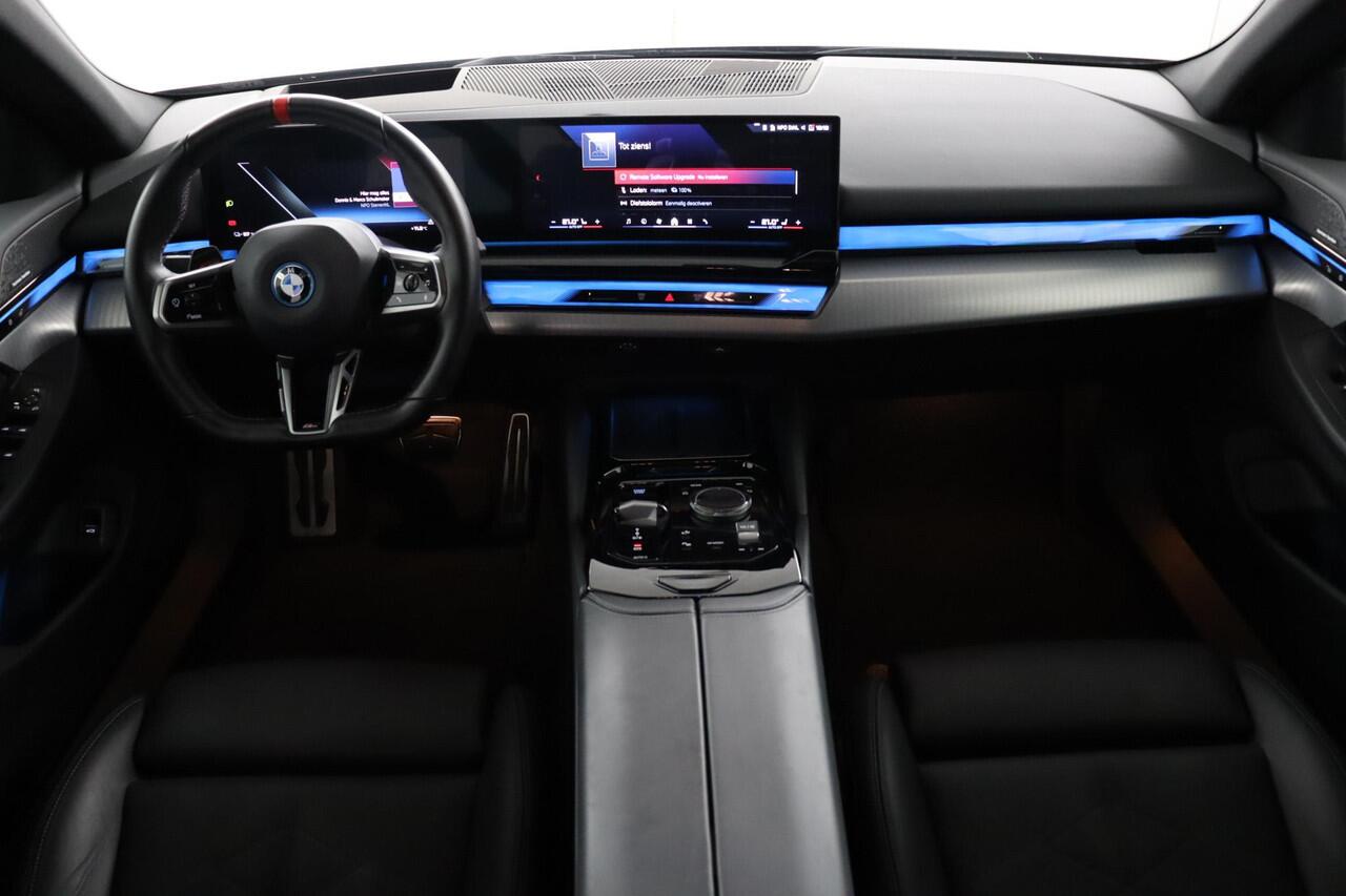 BMW i5 M60 xDrive 84 kWh M Sportpakket Pro | Stoelventilatie | Comfort Access | Trekhaak | Iconic Glow | Innovation Pack | Harman-Kardon