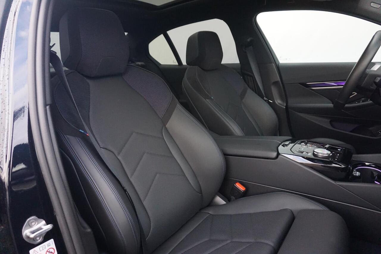 BMW i5 Sedan eDrive40 M Sportpakket 19'' / Panoramadak / Harman Kardon / Stoelventilatie / Trekhaak