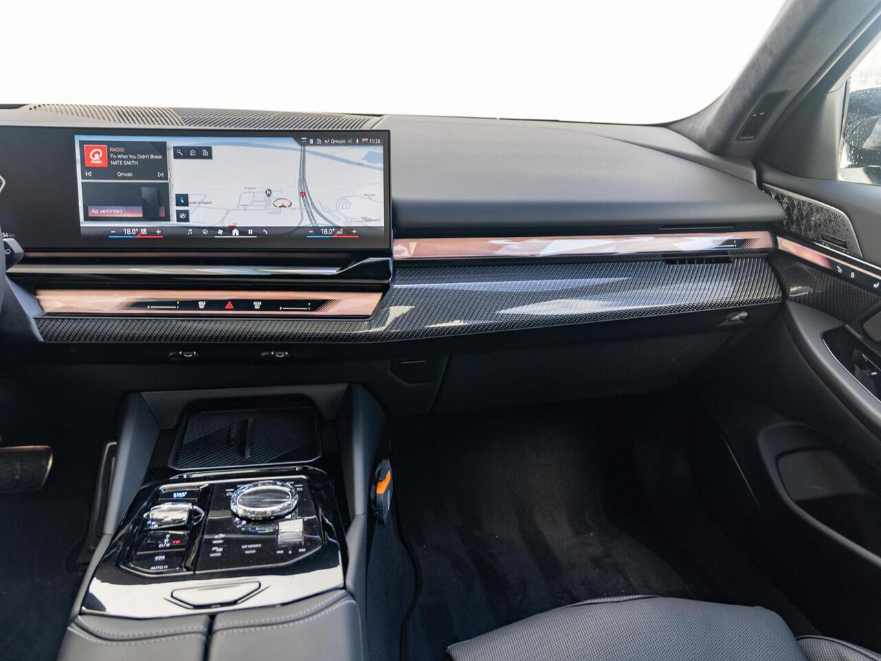 BMW i5 Touring eDrive40 | M Sportpakket Pro | Innovation Pack | Bowers & Wilkins | Verwarmd Stuurwiel | Comfort Access | Panoramadak | Stoelventilatie | Trekhaak
