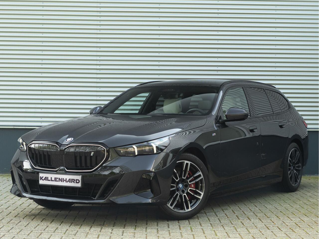 BMW i5 Touring eDrive40 M-Sport Pro - Onderstel Prof - Pano - Trekhaak - Driving Ass Prof