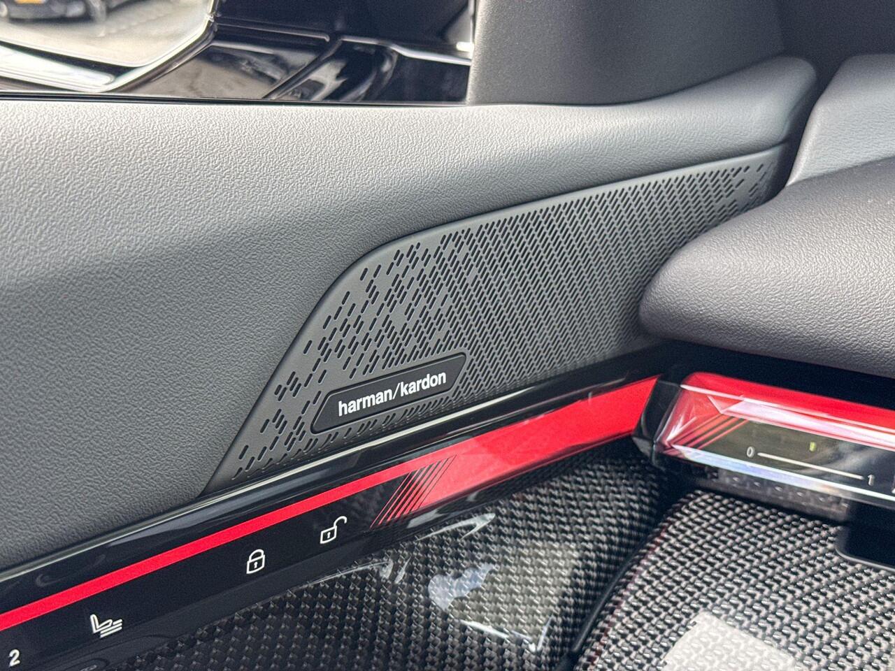 BMW i5 Touring M60 xDrive M-Sport Pro / Harman Kardon Audio / Trekhaak / Driving Prof / 21inch LM Velgen / Head Up Display / Glazendak / Stuurwielrandverwarming / Parking Prof