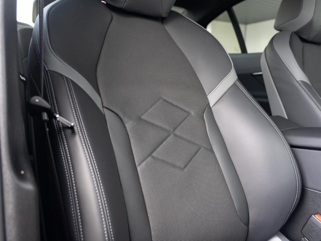 BMW i5 M60 xDrive | M Sportpakket Pro | Innovation Pack | Harman-Kardon | Stoelventilatie | Stuurwielrand verwarmd | Comfort Access | Trekhaak