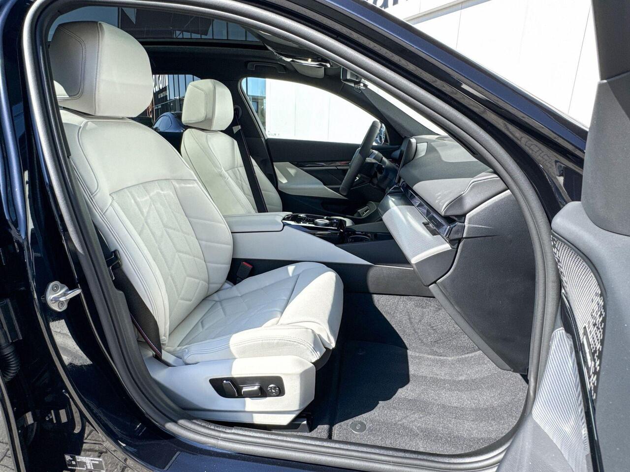 BMW i5 Touring eDrive40 M Sport Edition | M Sport Pro | Innovation Pack | Travel Pack | Comfort Pack | Trekhaak