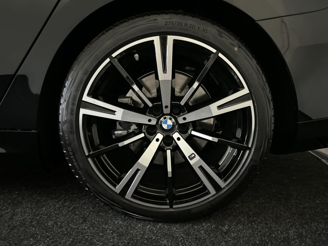 BMW i5 Touring eDrive40 M Sport Edition 84 kWh Glazen dak | Harman Kardon | Comfortstoelen | "20 inch Licht metalen velgen