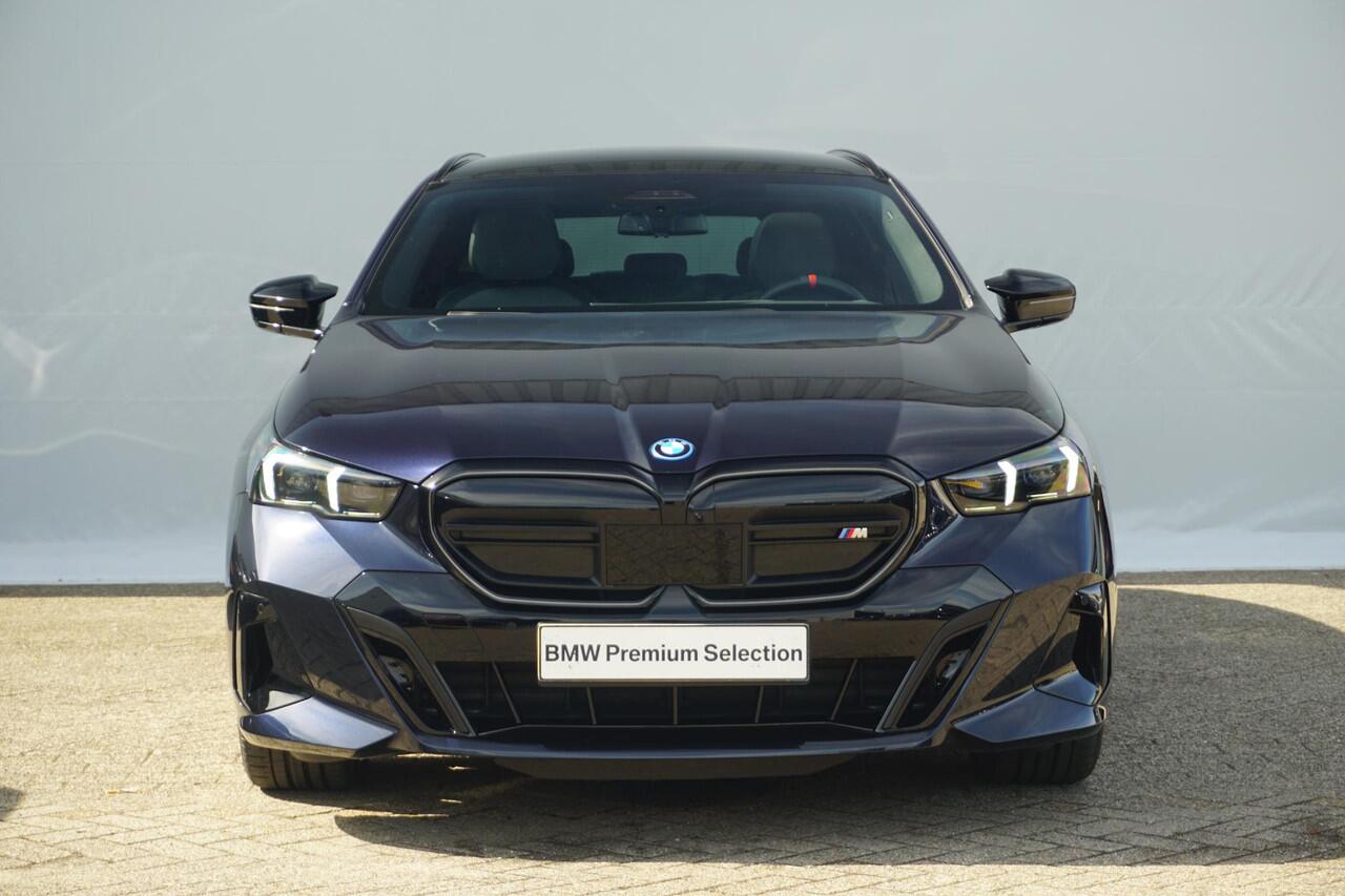 BMW i5 M60 M Sport Pro | Headup / Harman Kardon / Panoramadak / Stoelventilatie / Adaptief onderstel Professional