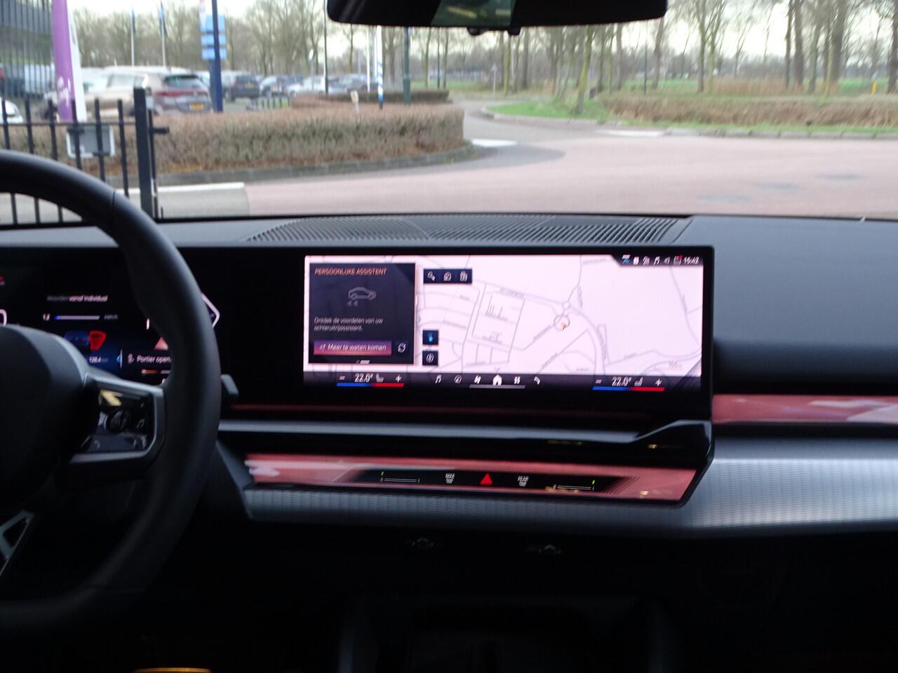 BMW i5 eDrive40 M Sport Edition Elek.Trekhaak Driv.Ass.Plus Park.hulp Ada.Led Nav. 19''LM Velgen