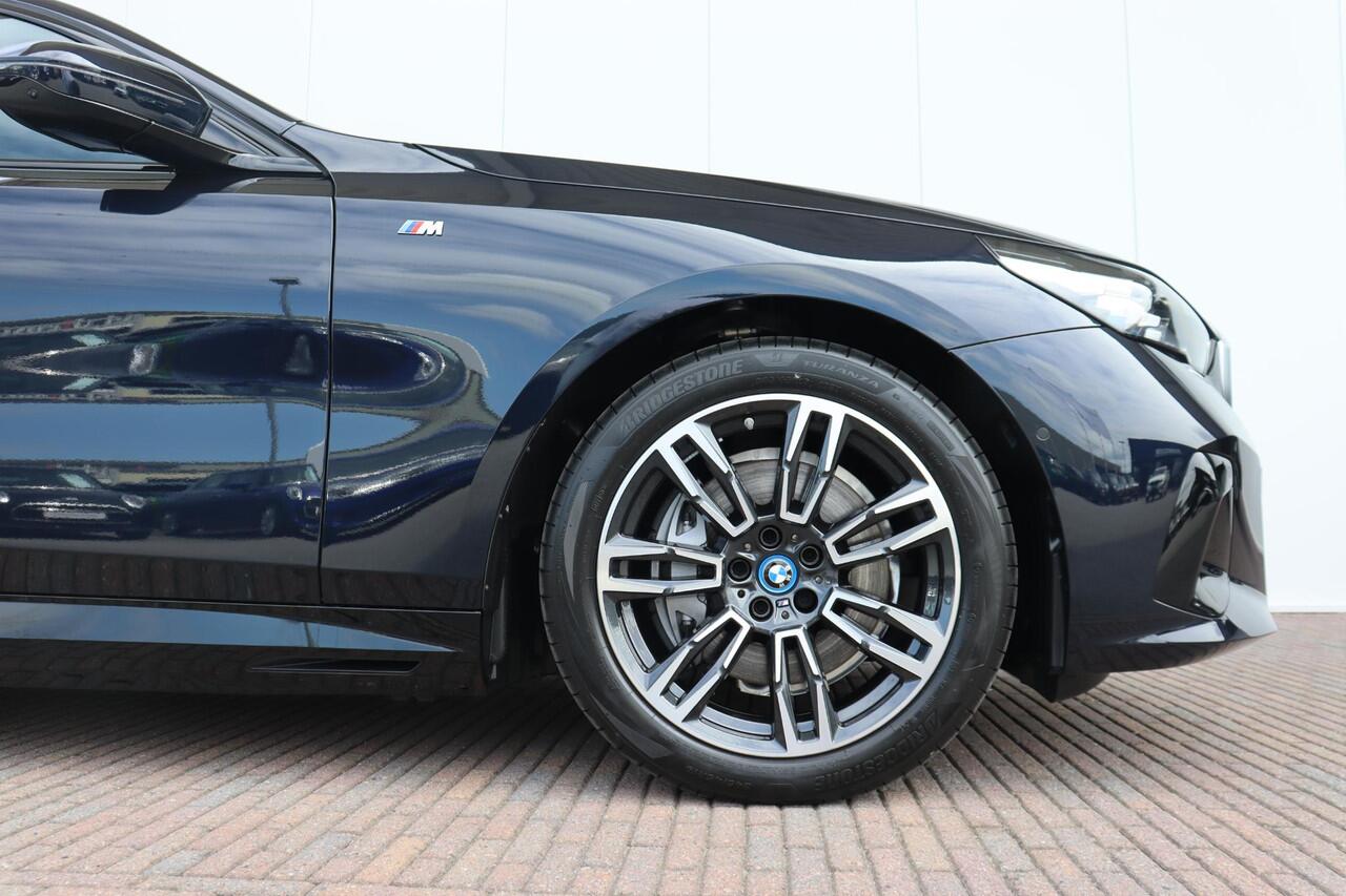 BMW i5 eDrive40 | M Sport Edition M Sportpakket/ Comfort Access/ Stoelverwarming/ Ambiance verlichting/ Innovation Pack/ Travel Pack / Ekris Selection