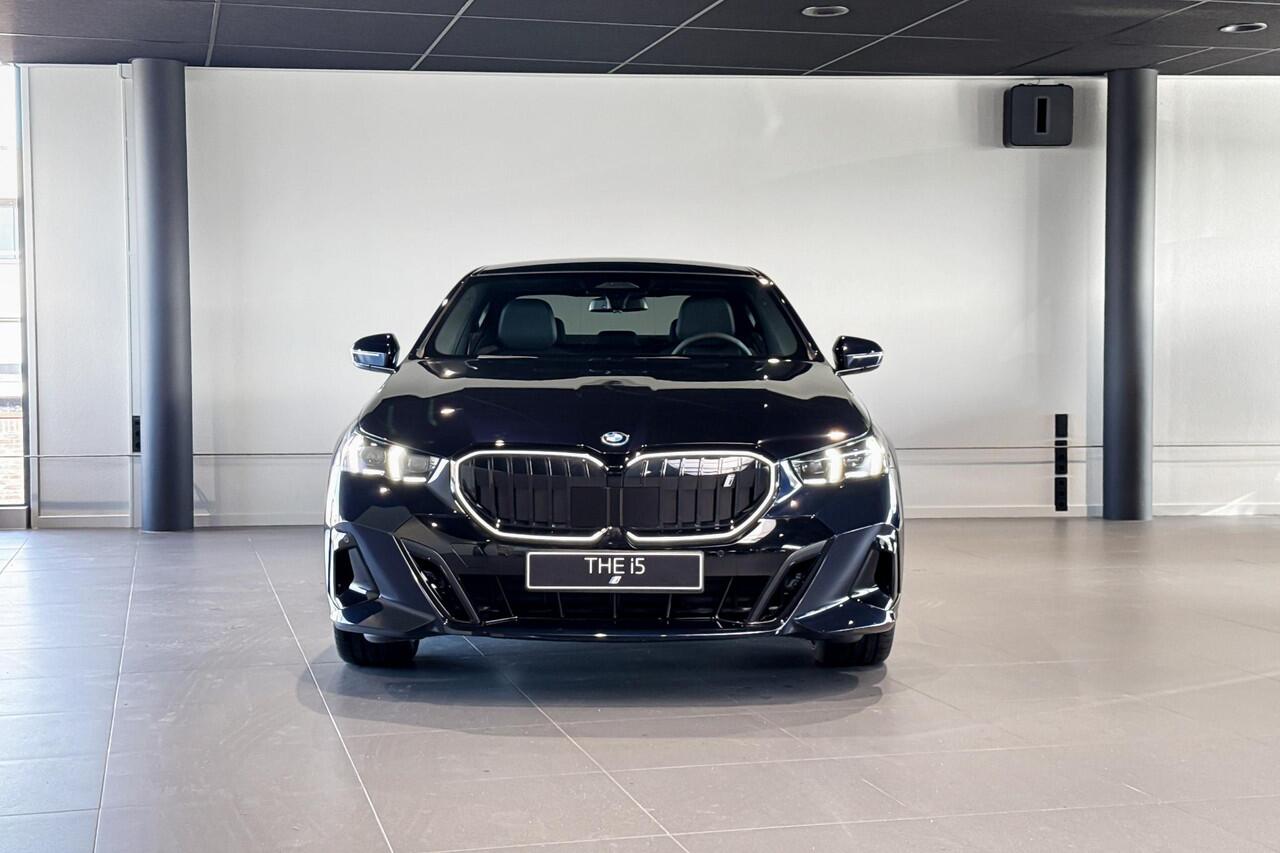 BMW i5 Sedan eDrive40 M Sport Edition | M Sport Pro | Travel Pack | Comfort Pack | Showroomvoordeel | ElectricDeals