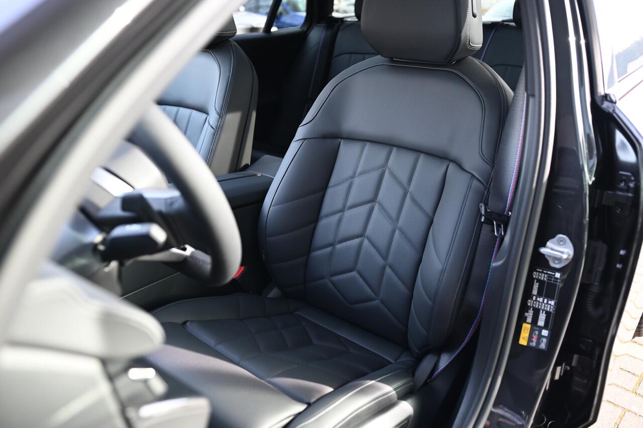 BMW i5 eDrive40 M Sport / Panoramadak / Trekhaak / Bowers & Wilkins / Stoelventilatie / Adaptieve LED / Parking Assistant Plus / Comfort Access