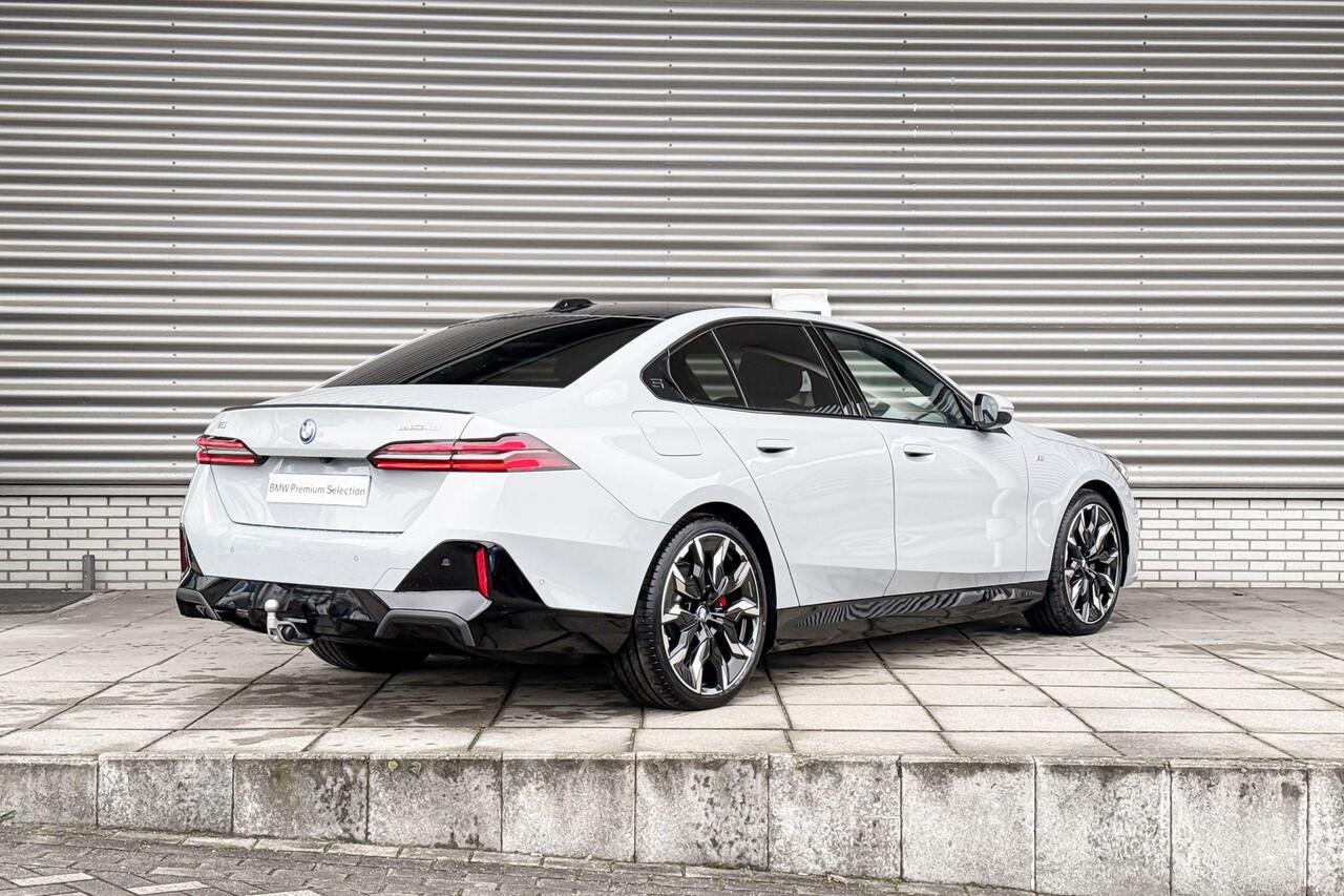 BMW i5 Sedan eDrive40 M Sport Edition | M Sport Pro | Innovation Pack | Travel Pack | Comfort Pack | Showroomvoordeel | ElectricDeals