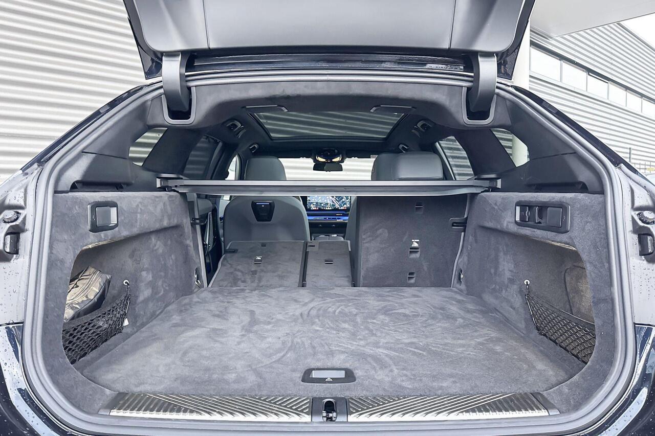 BMW i5 Touring xDrive40 M Sportpakket Pro / Innovation Pack / Travel Pack / Comfort Pack / Panoramadak / Bowers & Wilkins