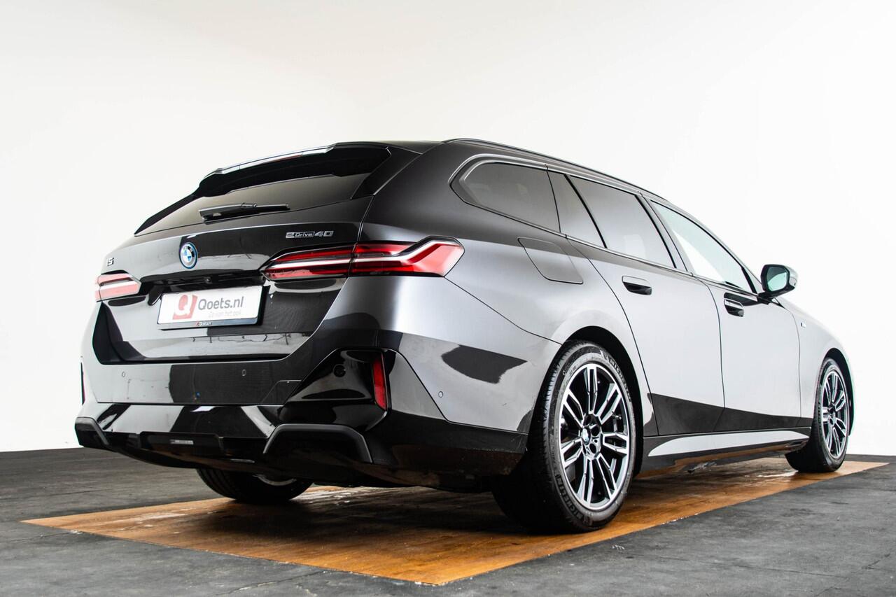 BMW i5 Touring eDrive40 M Sport Edition 84 kWh Trekhaak - Panoramadak - Parking/Driving Professional - Comfort Pack - Harman Kardon - Head up - Comfort Acces - Stuurwielrandverwarming - Active Guard -