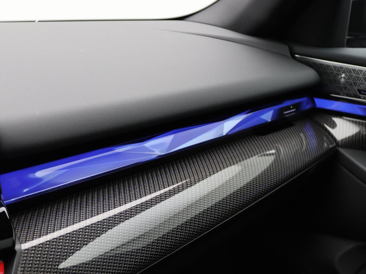 BMW i5 Touring eDrive40 M Sportpakket Pro | Panoramadak | Stoelverstelling elektrisch met memory | Bowers & Wilkins | 20"