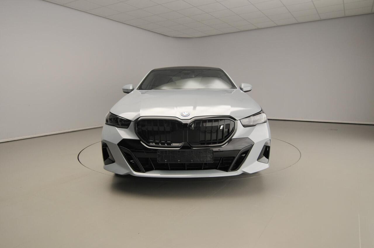 BMW i5 Sedan eDrive40 | M Sport Edition | M Sportpakket Pro | Innovation Pack | Travel Pack | Comfort Pack