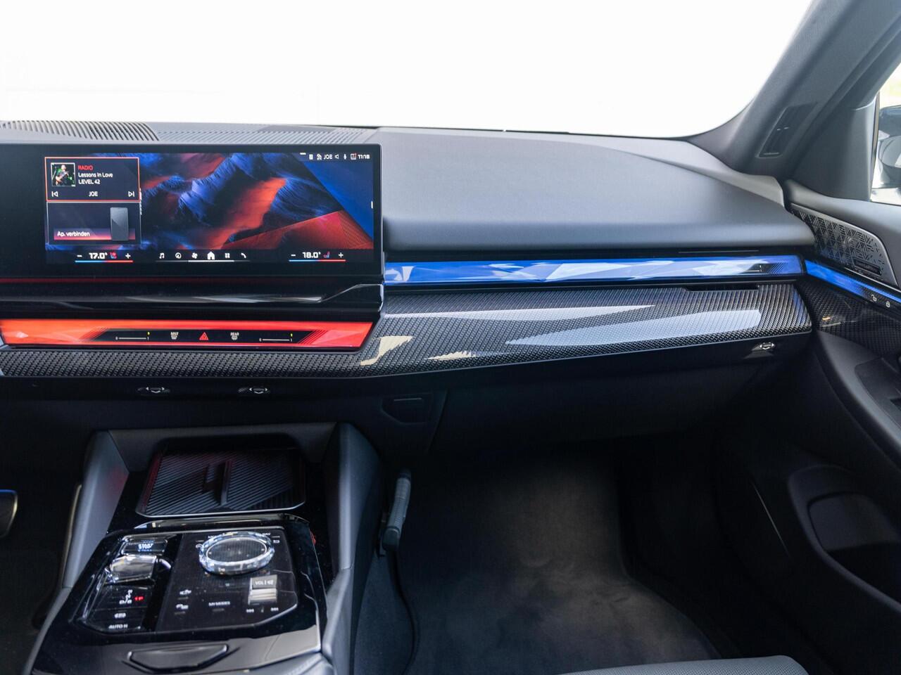 BMW i5 Touring M60 xDrive | M Sportpakket Pro | Innovation Pack | Verwarmd Stuurwiel | Comfort Access | Panoramadak | Stoelverwarming | Bowers & Wilkins | Trekhaak