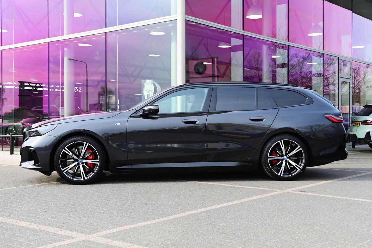 BMW i5 eDrive40 M Sport / Panoramadak / Trekhaak / Bowers & Wilkins / Stoelventilatie / Adaptieve LED / Parking Assistant Plus / Comfort Access