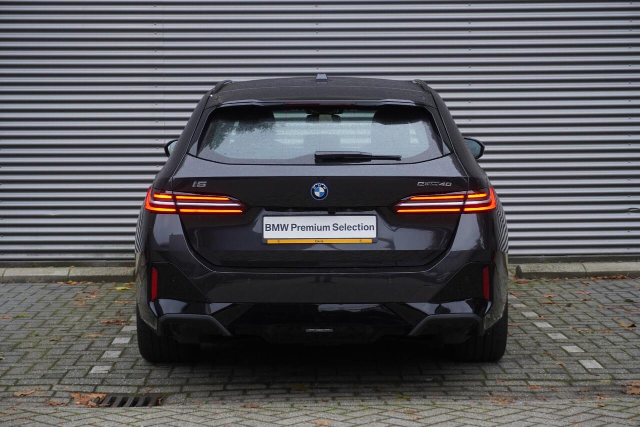 BMW i5 Touring eDrive40 M Sportpakket | Trekhaak met elektrisch wegklapbare kogel | Driving Assistant Plus | Parking Assistant | Alarmsysteem klasse 3