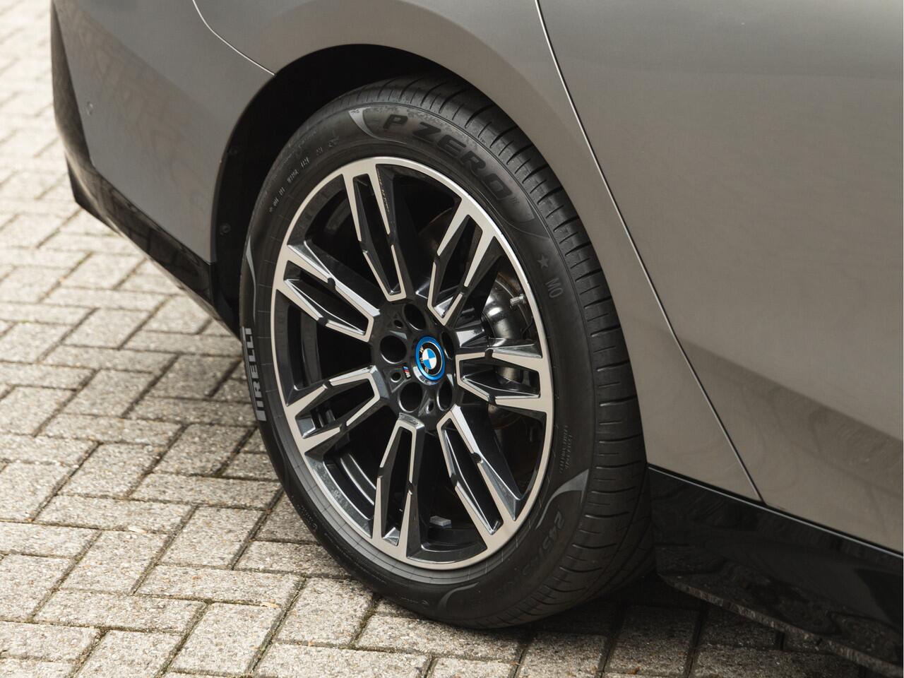 BMW i5 xDrive40 M-Sport - Onderstel Prof - Trekhaak - Bowers & Wilkins - Driving Ass Prof