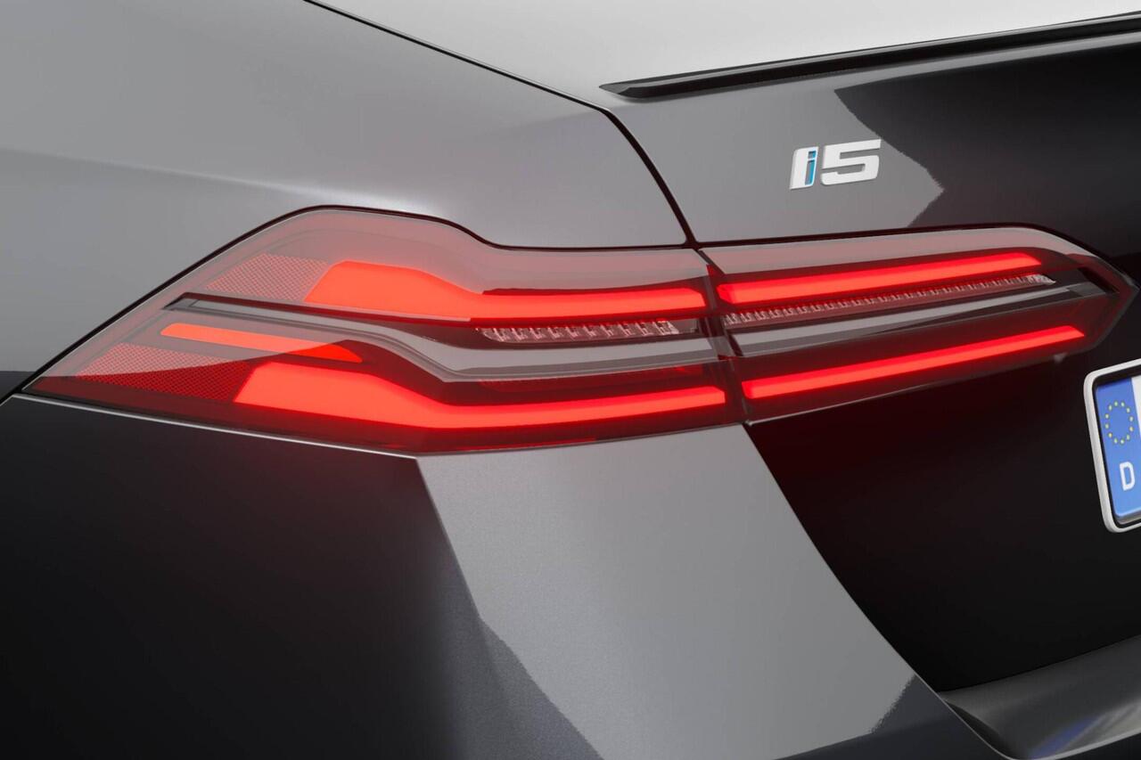 BMW i5 Sedan M60 xDrive | M Sport Pro | Innovation Pack | Travel Pack | Comfort Pack | Showroomvoordeel | ElectricDeals