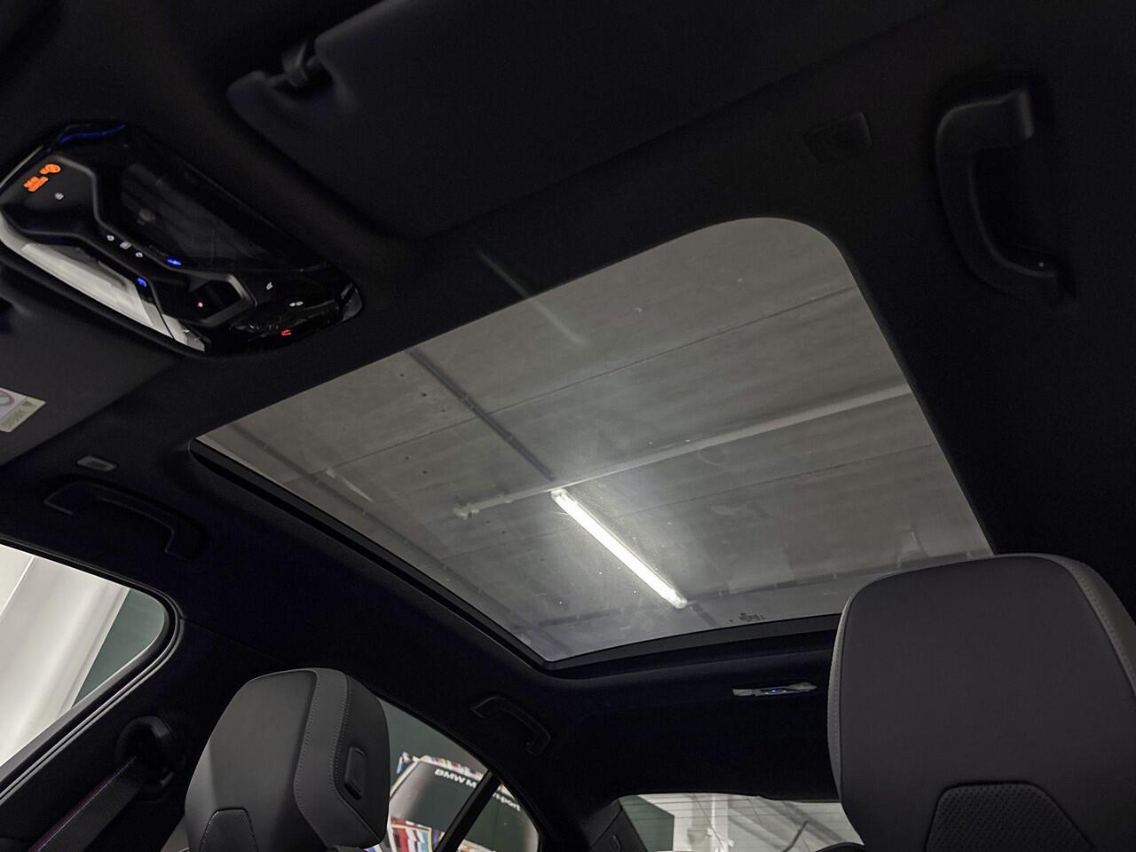 BMW i5 Sedan eDrive40 | M-Sport Pro | Travel Pack | Innovation Pack | Comfort Pack | Driving Assistant Plus | Bowers&Wilkins | Panoramadak | Comfort Access | Trekhaak