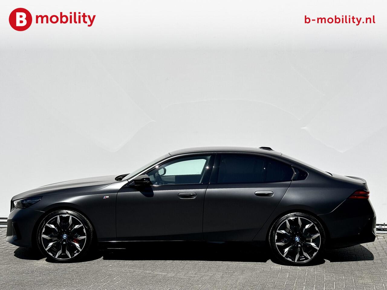 BMW i5 M60 xDrive M Sportpakket Pro Nw.prijs ¤135.592,- Trekhaak | Glazen Panoramadak | Driving Assistant Prof. | Parking Assistant prof. | Bowers & Wilkins Sound System