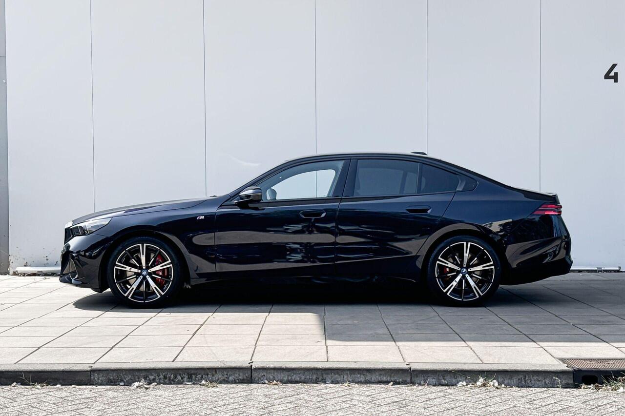 BMW i5 Sedan eDrive40 M Sport Edition M-Sport Pro / Glazendak / 20inch / Stoelverwarming / Adaptieve Led / Driving Assistant Plus