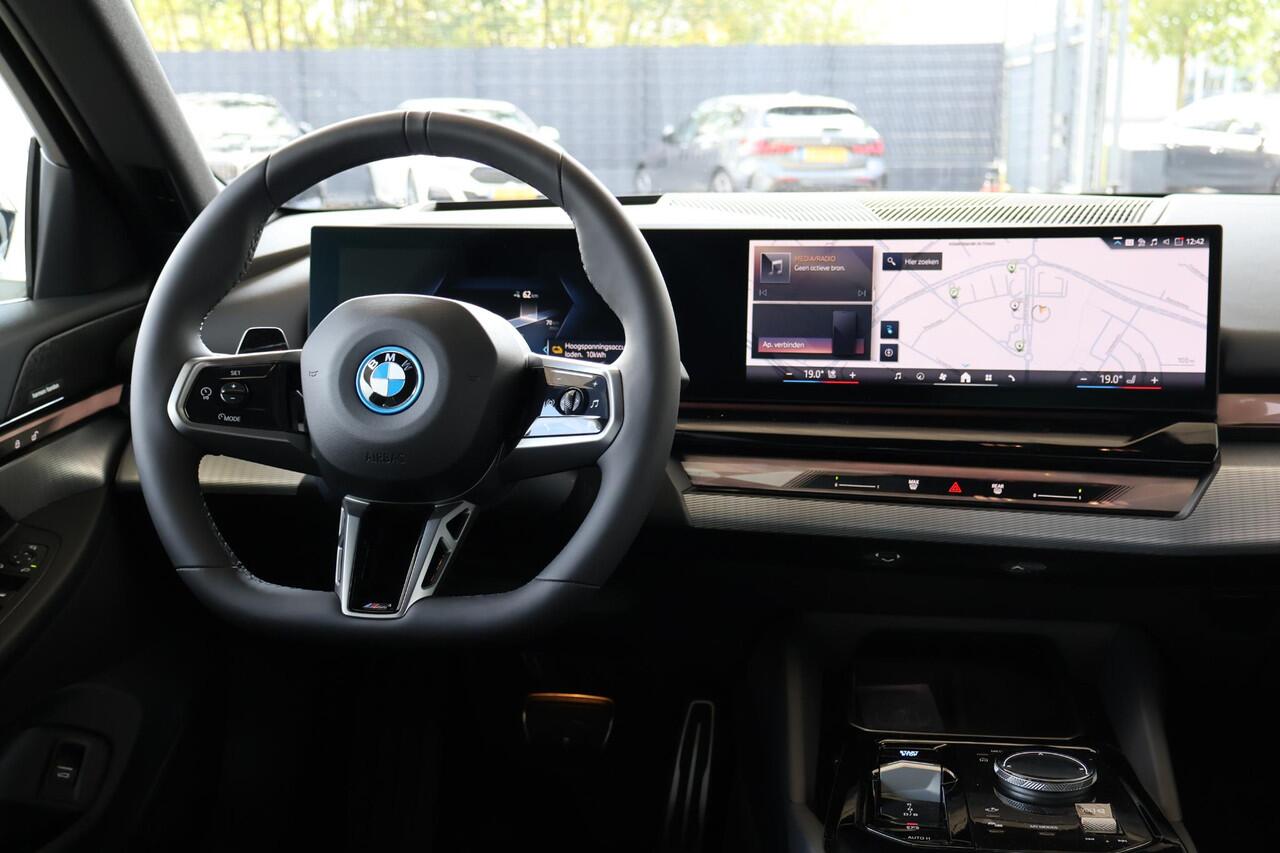 BMW i5 eDrive40 | M Sport Edition | M Sportpakket | Innovation Pack | Travel Pack | Comfort Pack