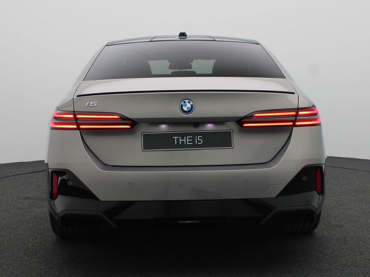 BMW i5 eDrive40 | M Sport Package | M Sport Package Pro | Equipment Package Pro | Travel Package | Comfort Package | Showroom Selection