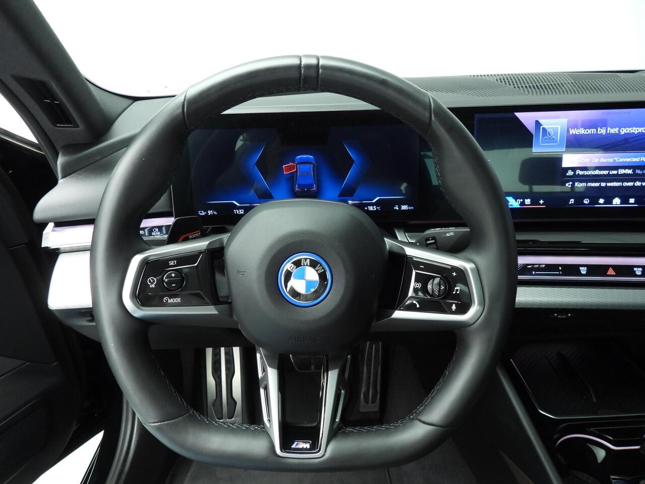 BMW i5 Sedan eDrive40 84 kWh | M-Sportpakket | LED | HUD | Panoramadak | Trekhaak | Active cruise | DAB | Harman-kardon sound | Alu 20 inch