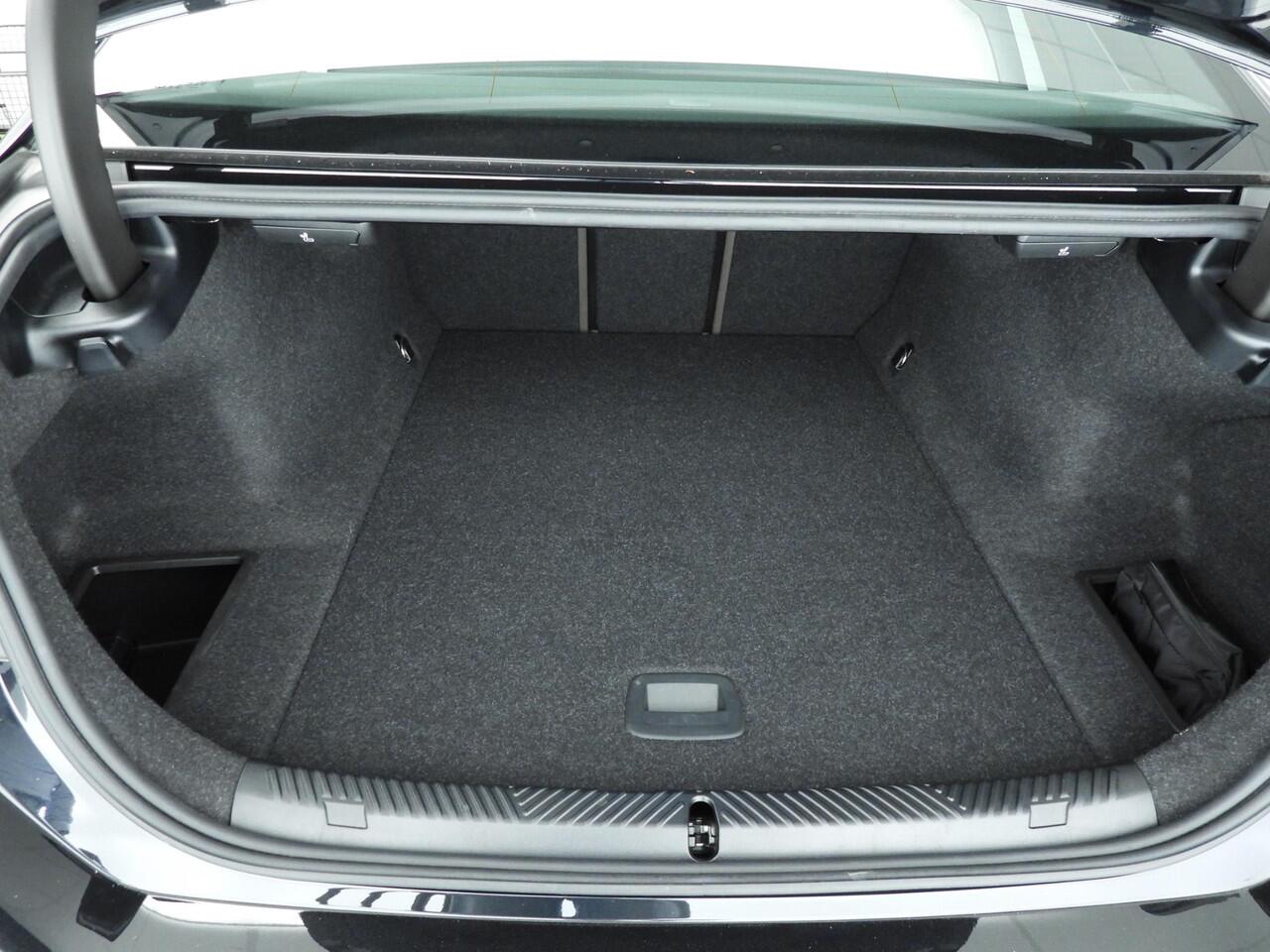 BMW i5 Sedan eDrive40 | M-Sportpakket | LED | Leder | HUD | Schuifdak | Trekhaak | Comfortzetels | Active cruise | DAB | Harman-kardon sound | Alu 20 inch