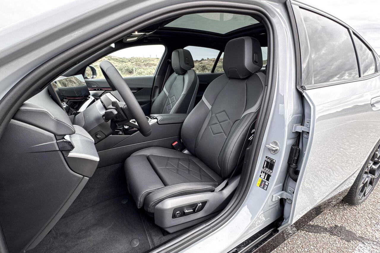 BMW i5 Sedan eDrive40 M Sport Edition | M Sport | Glazen Panoramadak | Head-up Display | Stoelventilatie | M Performance wielen