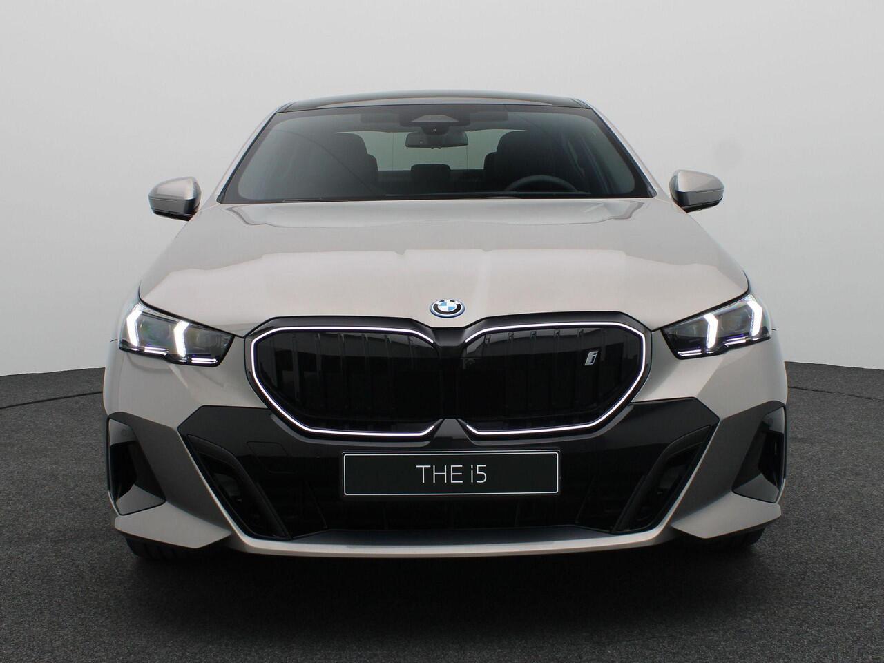 BMW i5 eDrive40 | M Sport Package | M Sport Package Pro | Equipment Package Pro | Travel Package | Comfort Package | Showroom Selection