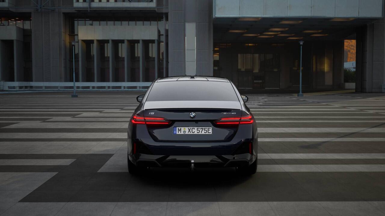 BMW i5 eDrive40 M Sport / Panoramadak / Adaptieve LED / Bowers & Wilkins / Stoelventilatie / Comfort Access / Parking Assistant Plus / Stuurverwarming