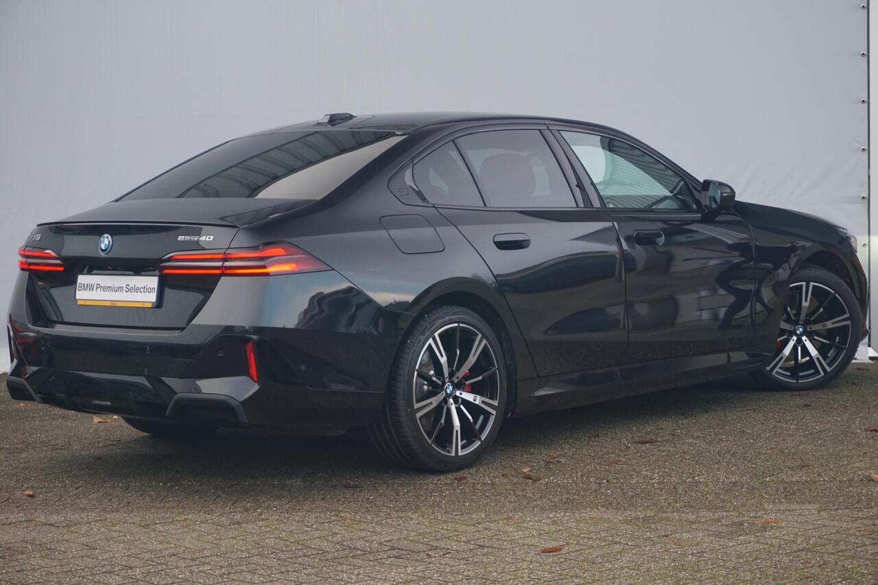 BMW i5 eDrive40 M Sportpakket Pro 20'' / Panoramadak / Stoelventilatie / Bowers & Wilkins / Trekhaak