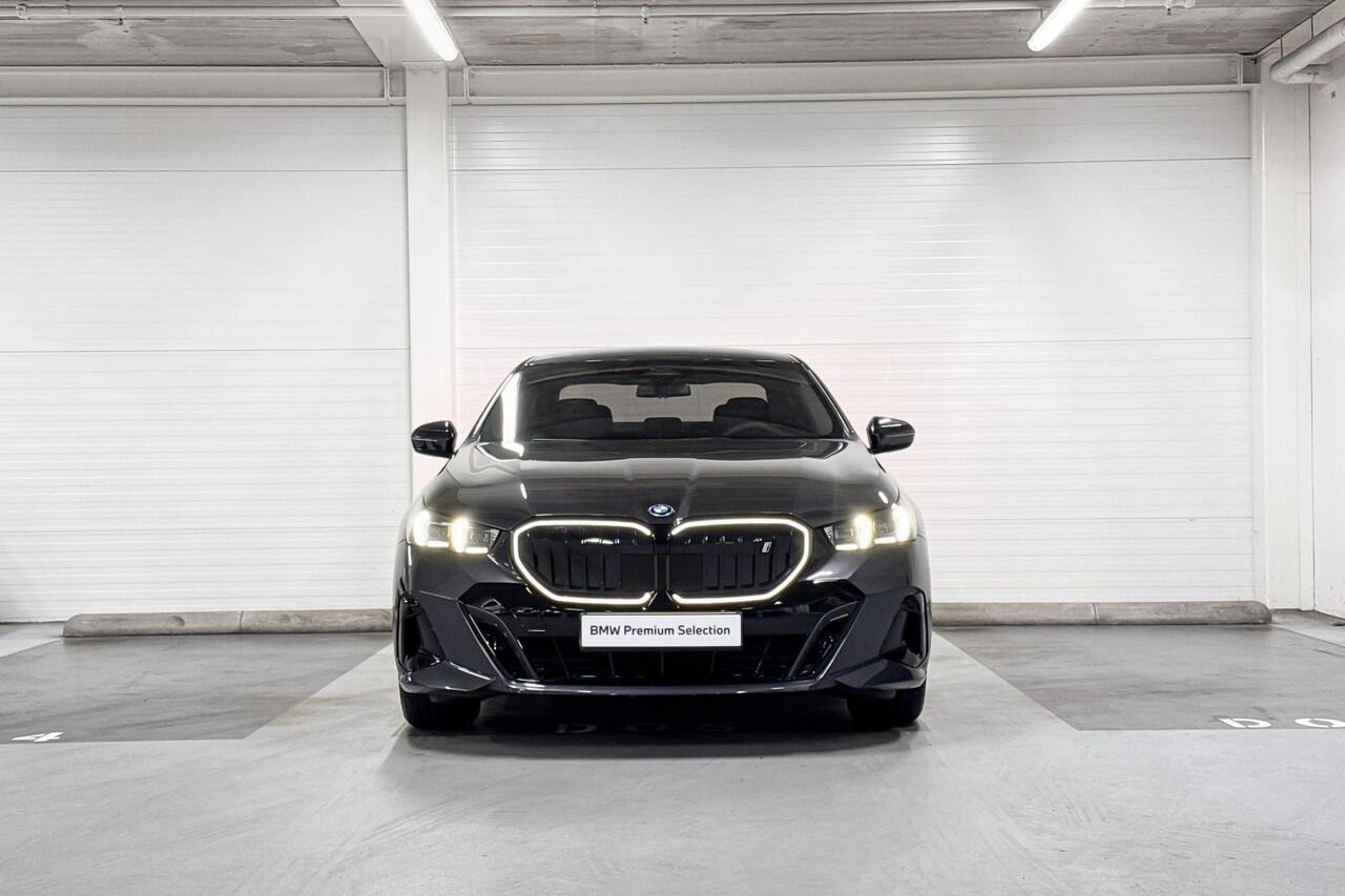 BMW i5 Sedan eDrive40 | M-Sport Pro | Travel Pack | Driving Assistant | Harman/Kardon | Comfort Access