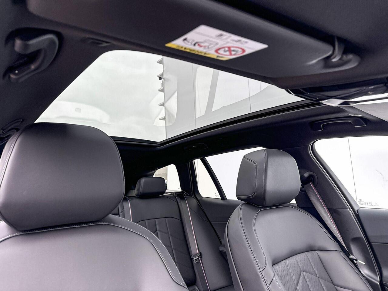 BMW i5 Touring eDrive40 M Sport Pro Glazen Dak / Harman Kardon / Comfortstoelen / Stoelventilatie / Iconic Glow / Getinte ramen / 20 Inch / Selections