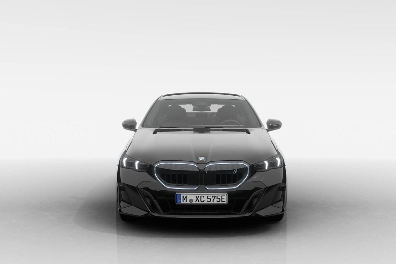 BMW i5 Sedan eDrive40 M Sport Edition | M Sport Pro | Innovation Pack | Travel Pack | Comfort Pack | Showroomvoordeel | ElectricDeals