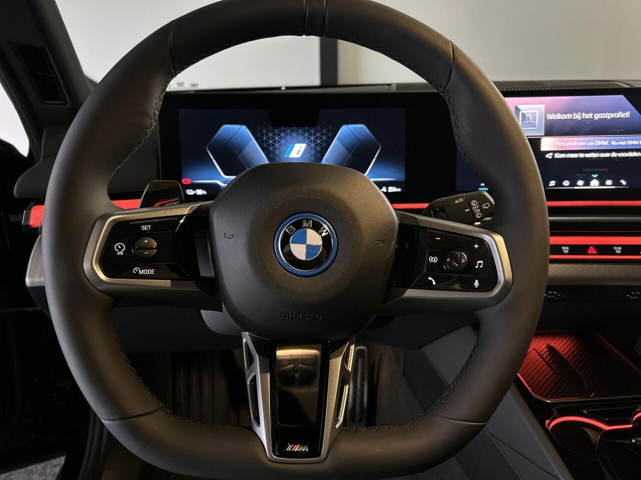 BMW i5 Touring eDrive40 M Sport Edition 84 kWh Glazen dak | Harman Kardon | Comfortstoelen | "20 inch Licht metalen velgen