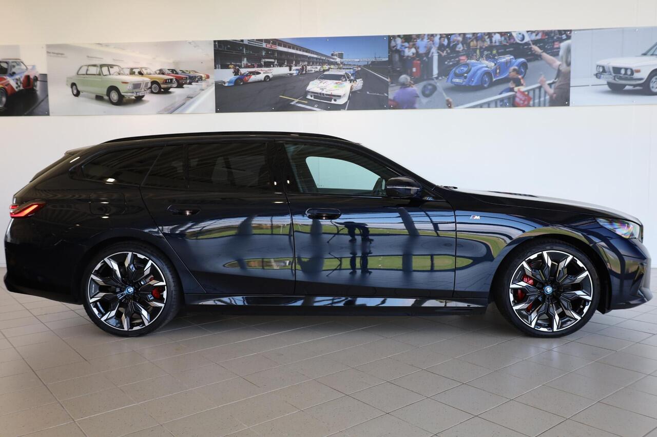 BMW i5 Touring eDrive40 | M Sportpakket Pro | Comfort Pack | Innovation Pack | Driving Assistant Plus | Comfortstoelen | Trekhaak