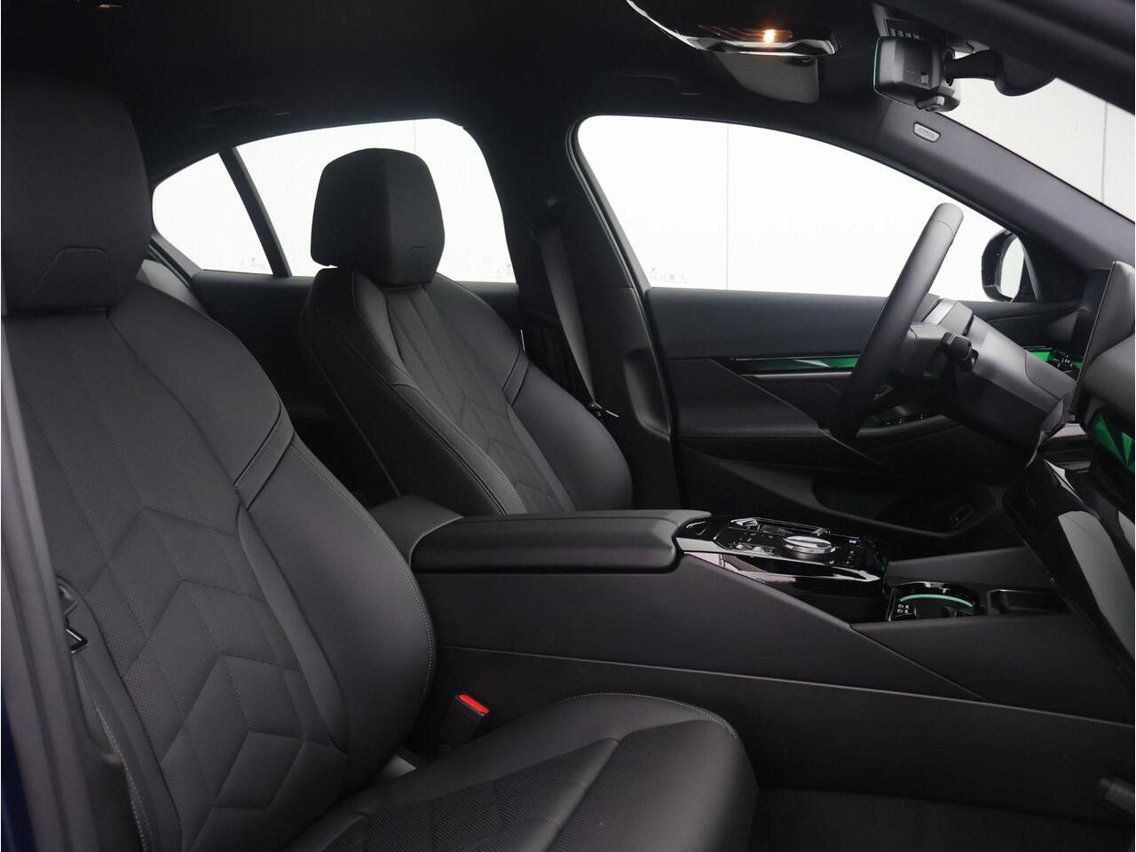 BMW i5 eDrive40 M Sport Edition 84 kWh M Sportpakket/ Achteruitrijcamera/ Stoelventilatie/ Harman-Kardon/ Driving Assistant Plus/ Elektrisch verstelbare stoelen/ Stoelverwarming