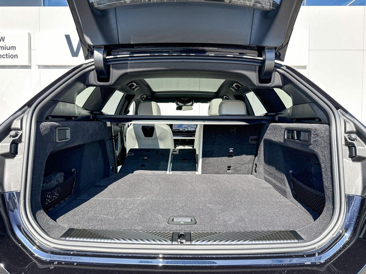 BMW i5 Touring eDrive40 M Sport Edition | M Sport Pro | Innovation Pack | Travel Pack | Comfort Pack | Trekhaak